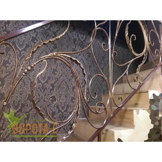 Перила с коваными листьями